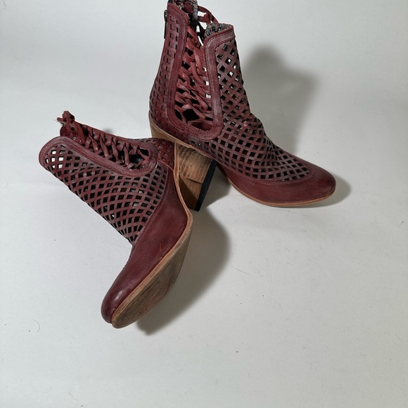 Freebird by Steven Lazor Chunky Heel Ankle Booties with Lattice Design - Picture 8 of 12